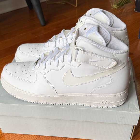 Nike Classic Air Force 1 Mid Top White High-Tops 2007 - Picture 3 of 13